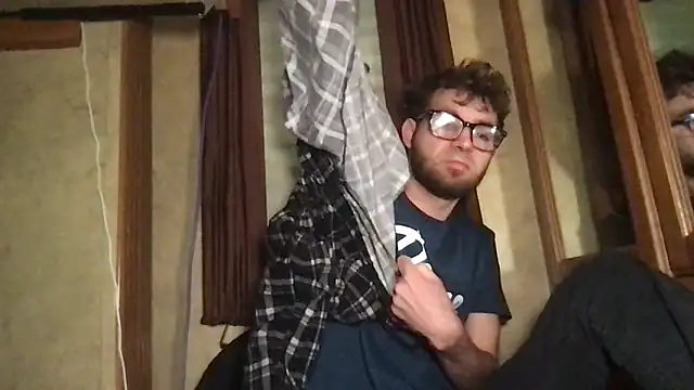 Snapshot of TyKindaNasty chatting on February 10, 3:27 pm TyKindaNasty online show from February 10, 3:27 pm