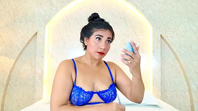 Snapshot of Antonella_Russo1 chatting on June 12, 1:21 pm Antonella Russo1 online show from June 12, 1:21 pm
