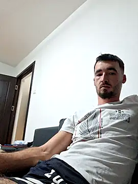 Snapshot of leonn11211 chatting on December 18, 3:29 pm leonn11211 online show from December 18, 3:29 pm