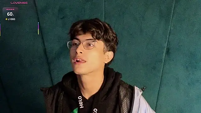 Aaron Eze online show from October 23, 9:35 pm