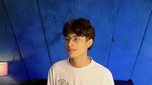 Aaron Eze online show from November 4, 10:09 pm