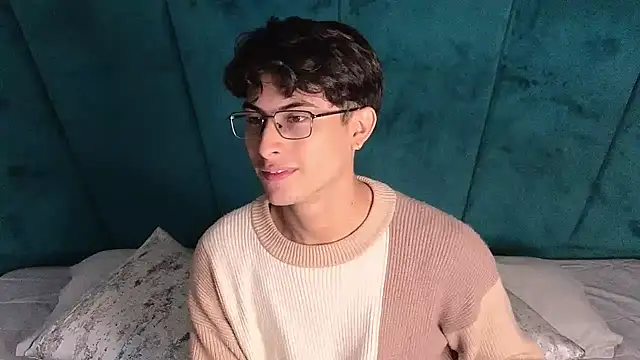 Aaron Eze online show from April 28, 1:16 pm