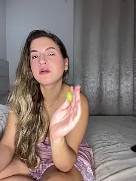 Snapshot of solmartins chatting on November 28, 12:13 am solmartins online show from November 28, 12:13 am