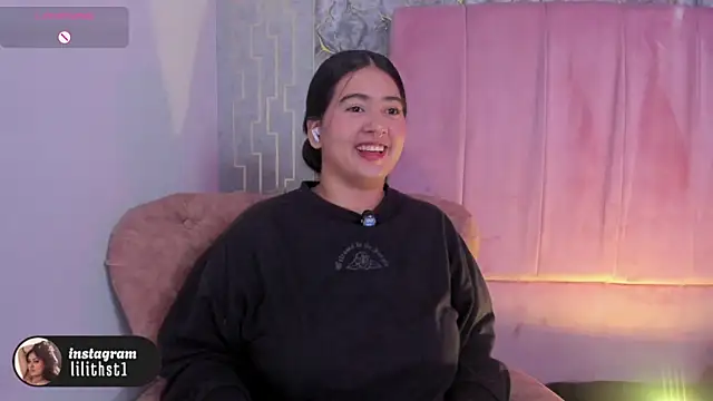 Snapshot of lilithst_ chatting on June 7, 8:23 pm lilithst online show from June 7, 8:23 pm