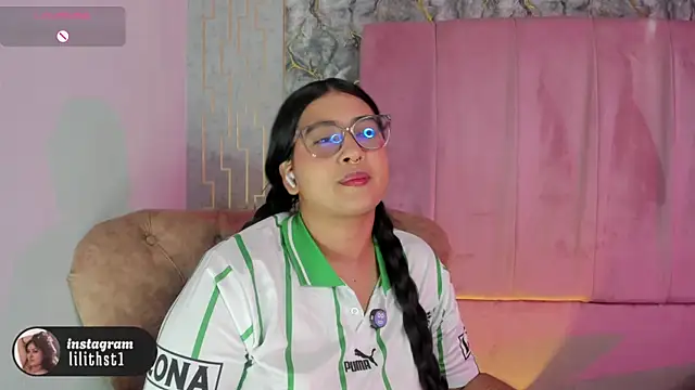Snapshot of lilithst_ chatting on June 8, 8:09 pm lilithst online show from June 8, 8:09 pm