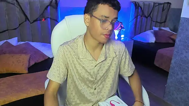 Xavier Fox    online show from October 28, 4:27 am