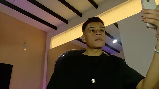 Xavier Fox    online show from March 17, 8:01 pm