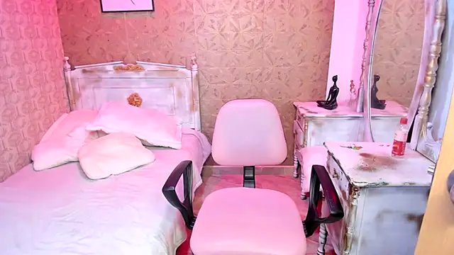 Snapshot of Sara_clk chatting on December 17, 8:04 pm Sara clk online show from December 17, 8:04 pm