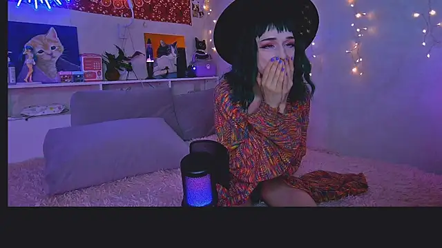 Snapshot of whoalexxa chatting on November 6, 11:33 am whoalexxa online show from November 6, 11:33 am