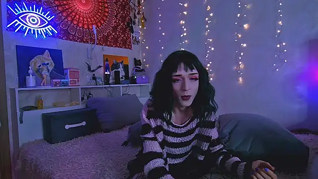 Snapshot of whoalexxa chatting on November 7, 9:15 pm whoalexxa online show from November 7, 9:15 pm