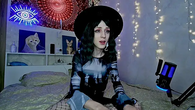 Snapshot of whoalexxa chatting on December 22, 11:18 am whoalexxa online show from December 22, 11:18 am