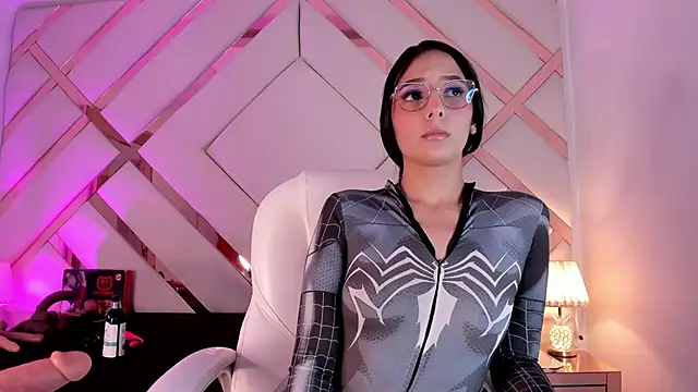 michelle cutee  online show from January 10, 8:10 pm