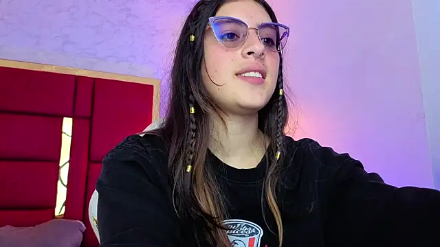 Snapshot of moon_winy chatting on May 3, 6:58 pm moon winy online show from May 3, 6:58 pm