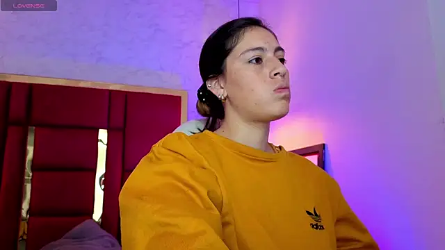 Snapshot of moon_winy chatting on May 22, 11:38 am moon winy online show from May 22, 11:38 am