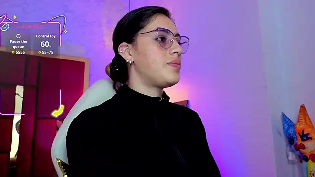 Snapshot of moon_winy chatting on May 23, 11:25 am moon winy online show from May 23, 11:25 am