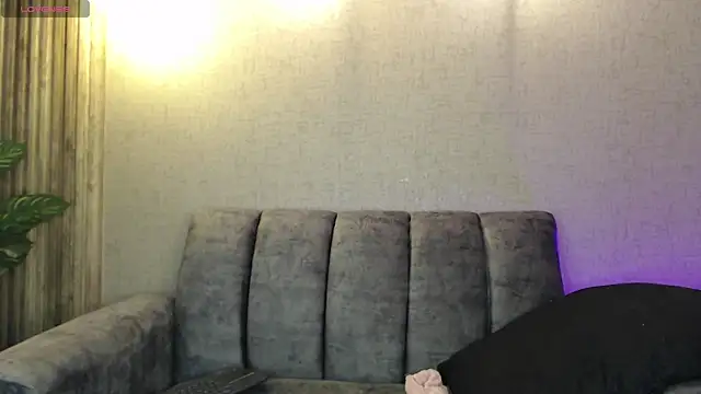 Snapshot of Ami_Le chatting on October 18, 11:33 am Ami Le online show from October 18, 11:33 am