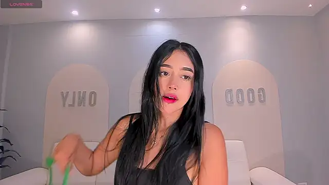 Snapshot of ScarlettBlaze_ chatting on May 5, 12:02 pm ScarlettBlaze online show from May 5, 12:02 pm