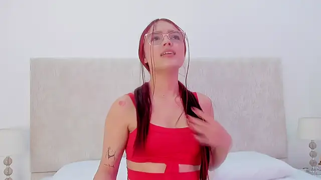 Snapshot of Martinaa_Garcia chatting on October 27, 7:51 pm Martinaa Garcia online show from October 27, 7:51 pm