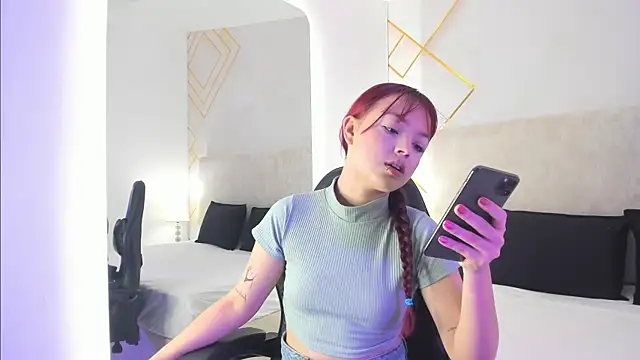 Snapshot of Martinaa_Garcia chatting on December 2, 7:42 pm Martinaa Garcia online show from December 2, 7:42 pm