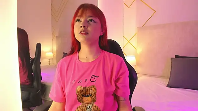 Snapshot of Martinaa_Garcia chatting on December 13, 7:53 pm Martinaa Garcia online show from December 13, 7:53 pm