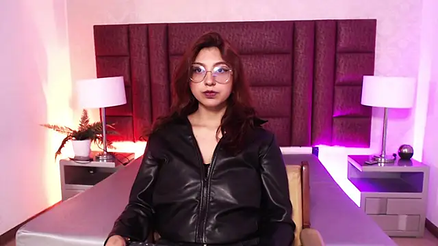 Snapshot of LilithSlap chatting on October 22, 11:43 am LilithSlap online show from October 22, 11:43 am