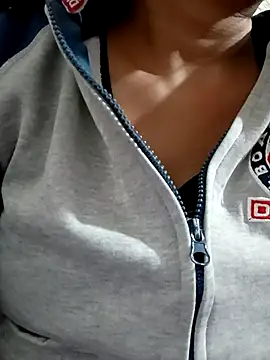 Vanshika1432 online show from December 3, 9:51 am