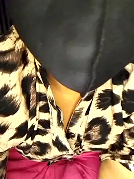 Snapshot of Priyanka-Khan chatting on July 29, 5:22 pm Priyanka-Khan online show from July 29, 5:22 pm
