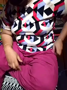 Snapshot of Priyanka-Khan chatting on July 30, 5:34 pm Priyanka-Khan online show from July 30, 5:34 pm