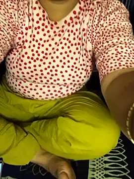 Snapshot of Priyanka-Khan chatting on August 2, 6:17 pm Priyanka-Khan online show from August 2, 6:17 pm