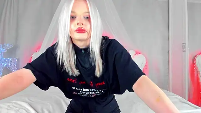 Snapshot of AlessaKiss chatting on June 7, 12:48 am AlessaKiss online show from June 7, 12:48 am