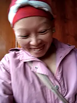 Snapshot of may-show chatting on October 19, 2:23 am may-show online show from October 19, 2:23 am