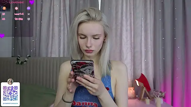 Snapshot of Sunshine_agata chatting on June 1, 4:58 am Sunshine agata online show from June 1, 4:58 am