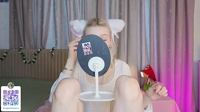 Snapshot of Sunshine_agata chatting on June 19, 5:01 am Sunshine agata online show from June 19, 5:01 am
