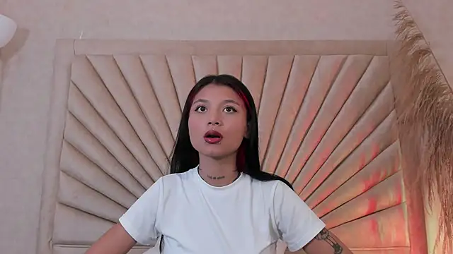 Snapshot of Emma_duff chatting on October 17, 11:35 am Emma duff online show from October 17, 11:35 am