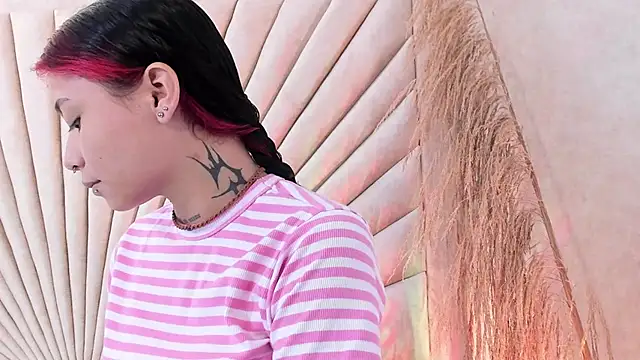 Snapshot of Emma_duff chatting on October 29, 12:29 pm Emma duff online show from October 29, 12:29 pm