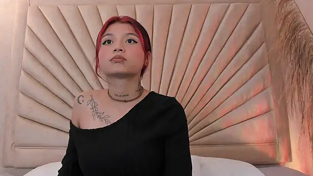 Snapshot of Emma_duff chatting on October 30, 12:17 pm Emma duff online show from October 30, 12:17 pm