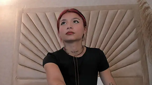 Snapshot of Emma_duff chatting on November 1, 12:51 pm Emma duff online show from November 1, 12:51 pm