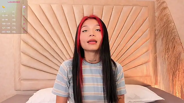 Snapshot of Emma_duff chatting on November 6, 12:28 pm Emma duff online show from November 6, 12:28 pm