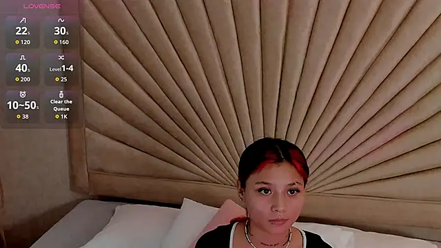 Snapshot of Emma_duff chatting on December 15, 8:13 pm Emma duff online show from December 15, 8:13 pm