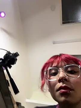 Snapshot of Emma_duff chatting on June 18, 11:58 am Emma duff online show from June 18, 11:58 am