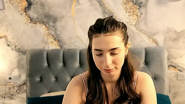 Chloewilldd online show from October 22, 6:18 pm