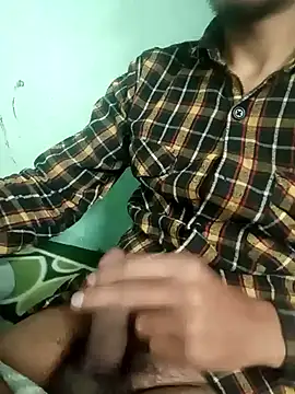 maxmishra18 online show from December 5, 5:27 am