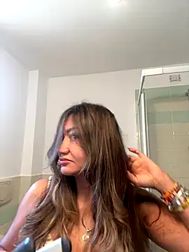 Snapshot of gabriellacali chatting on October 18, 1:12 pm gabriellacali online show from October 18, 1:12 pm