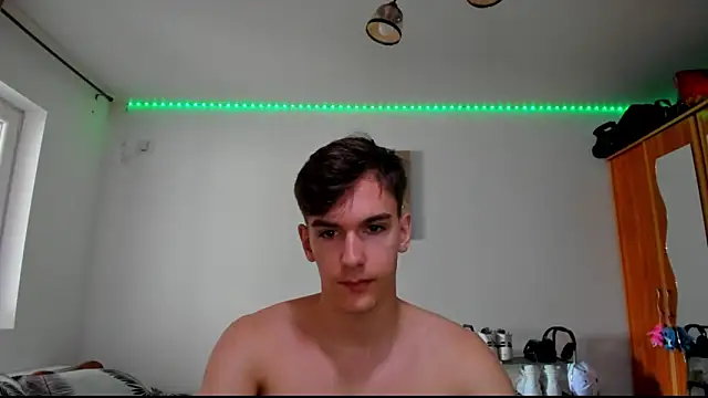 Snapshot of BradyFlint chatting on June 9, 4:02 am BradyFlint online show from June 9, 4:02 am