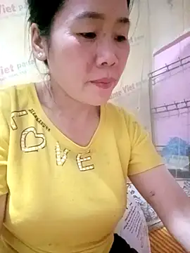 Snapshot of tabby-cat11 chatting on October 16, 1:45 pm tabby-cat11 online show from October 16, 1:45 pm