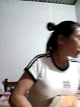 Snapshot of tabby-cat11 chatting on November 13, 5:28 am tabby-cat11 online show from November 13, 5:28 am