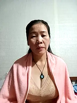 Snapshot of tabby-cat11 chatting on November 19, 5:57 pm tabby-cat11 online show from November 19, 5:57 pm