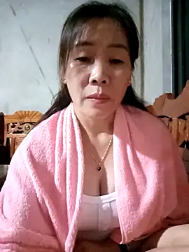 Snapshot of tabby-cat11 chatting on December 4, 2:04 pm tabby-cat11 online show from December 4, 2:04 pm