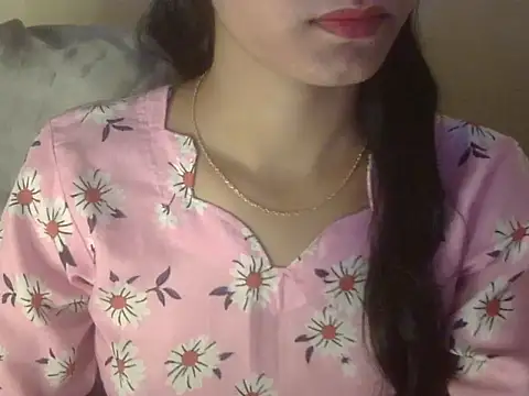 Snapshot of Shezi_N chatting on April 8, 9:31 am Shezi N online show from April 8, 9:31 am