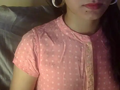Snapshot of Shezi_N chatting on April 9, 6:19 am Shezi N online show from April 9, 6:19 am